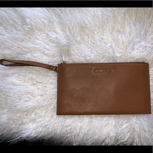 *NEW* MICHAEL KORS- Genuine Leather Wristlet